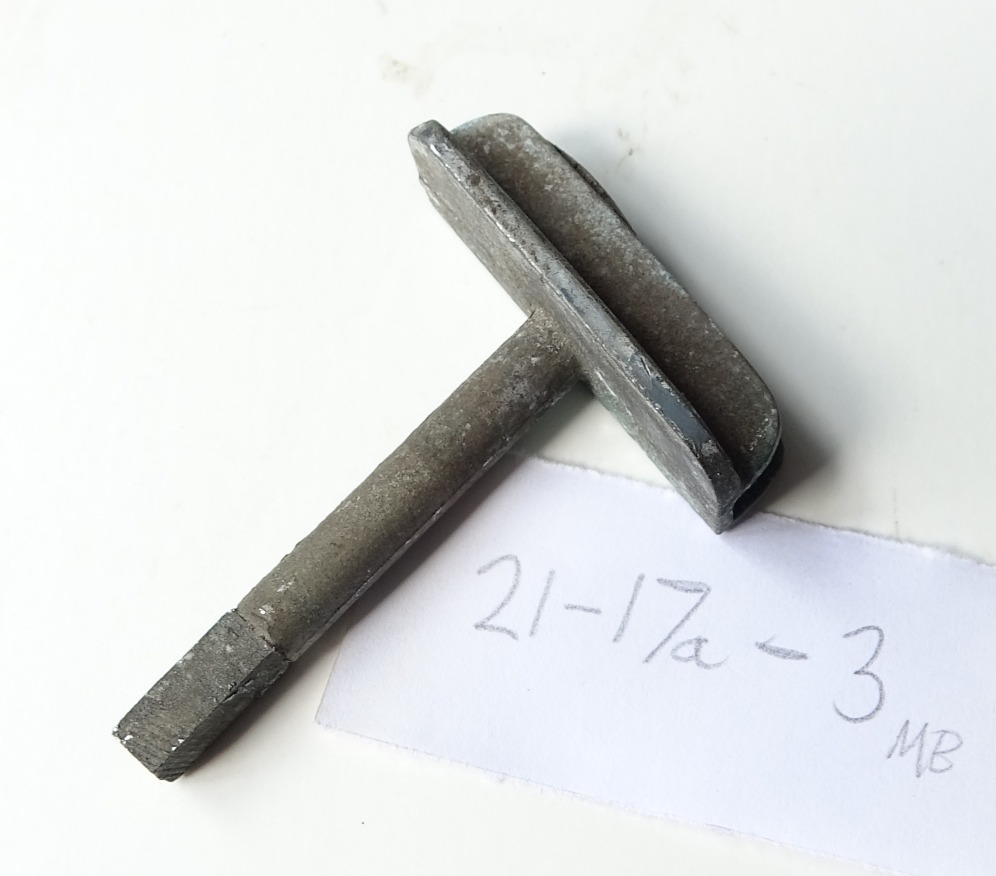 (image for) Lower support bracket for 1/4 light. Right-hand version.