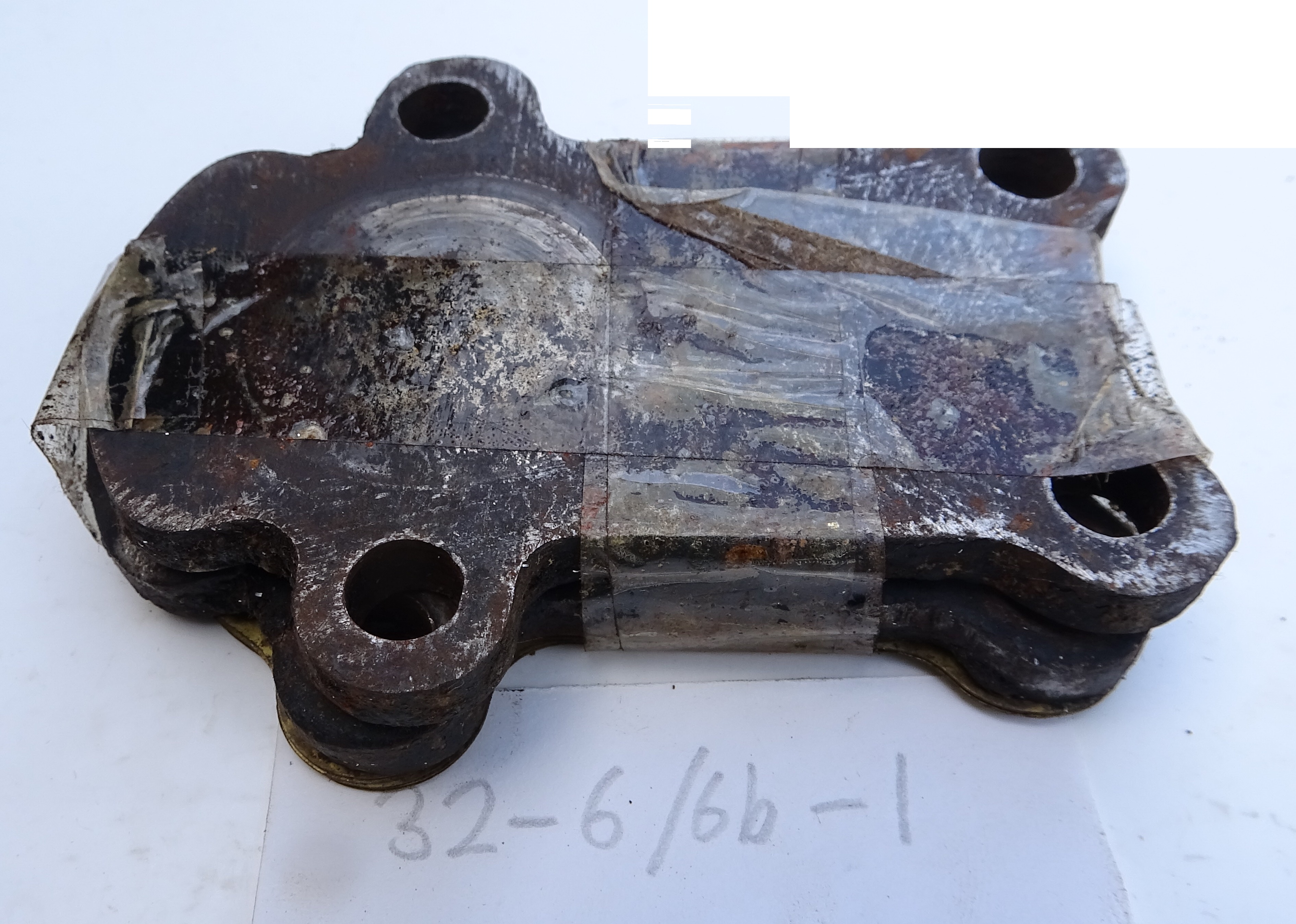 (image for) Side plates for the front spring slippers.