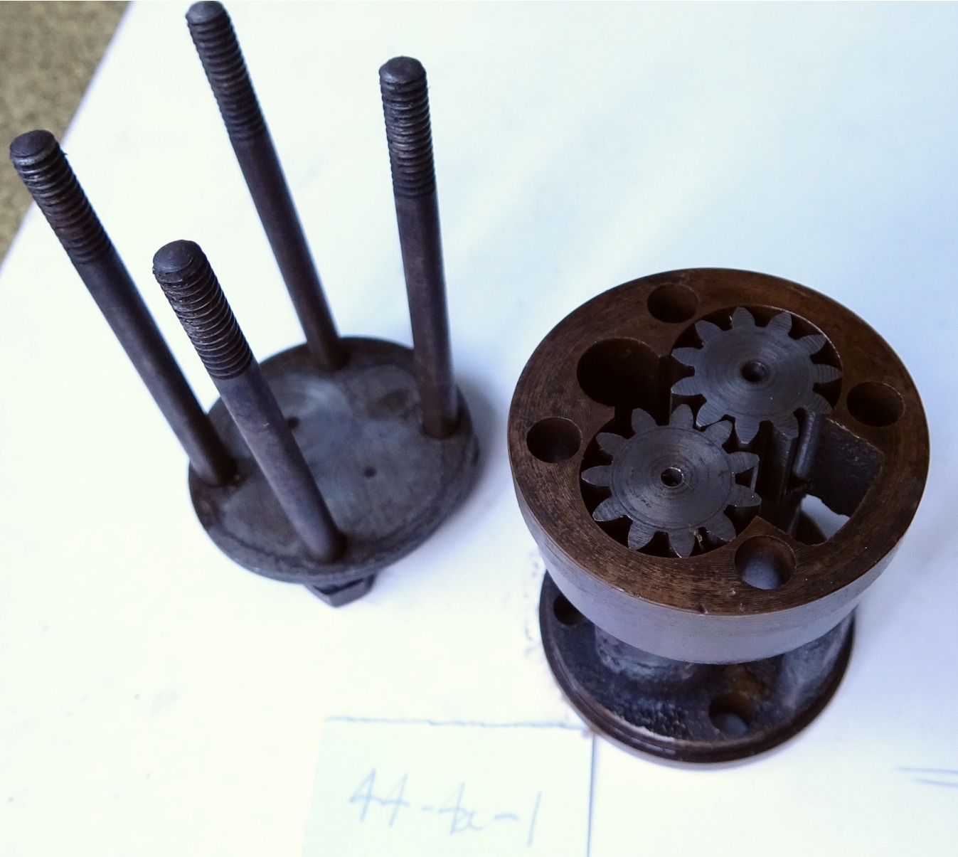 (image for) Oil pump (old/worn).